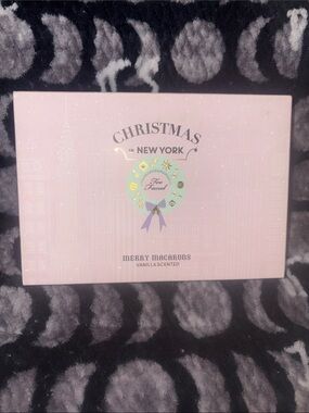 Too Faced “Merry Macarons” Christmas in New York 2016 Holiday Palette (New)